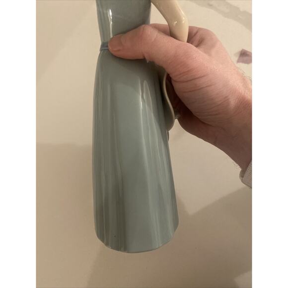 Lladro #5010 "Coiffure Girl with Straw Hat", Spain by Francisco Catala, Mint. - Picture 6 of 8